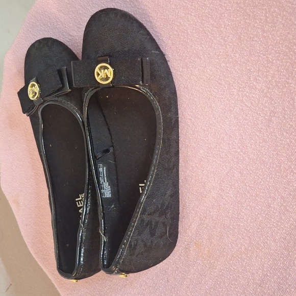 Girl's Michael Kors Flats - Picture 4 of 7